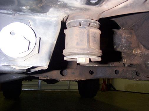 DIFFERENTIAL DROP SPACER KIT 1. Remove skid plate under the front of the vehicle. Save the OEM bolts. 2. Remove factory 19mm x 5 long bolts and nuts, supporting the front differential. (See Figure 1).
