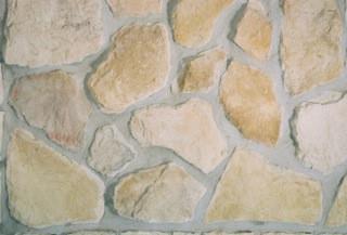 Style: Fieldstone (Color shown is Sienna) Random irregular shapes with natural limestone face Standard grout to over grout 1½ to 2 3 to 15 3 to 15 Santa Fe FSSFF Ozark Mountain FSOZF FSDWF Chestnut