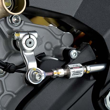 Built around twin 320 mm front discs with radially mounted Brembo monobloc 4-piston calipers and a 220 mm rear disc. This top-notch braking system ensures awesome deceleration.
