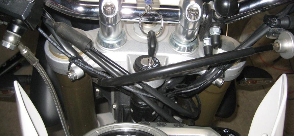 The wiring across the handlebars: 12V and Ground