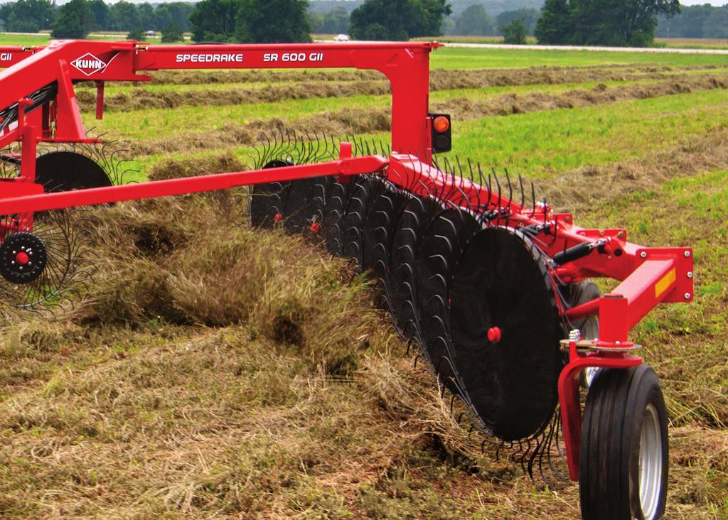 The SR 600 GII Series rakes provides clean raking while preserving crop stubble, as well as optimized windrow formation, for a total package that offers the ultimate combination of productivity and