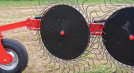 Both kicker and splitter wheel options provide excellent ground coverage to ensure that all hay has been moved, providing a more
