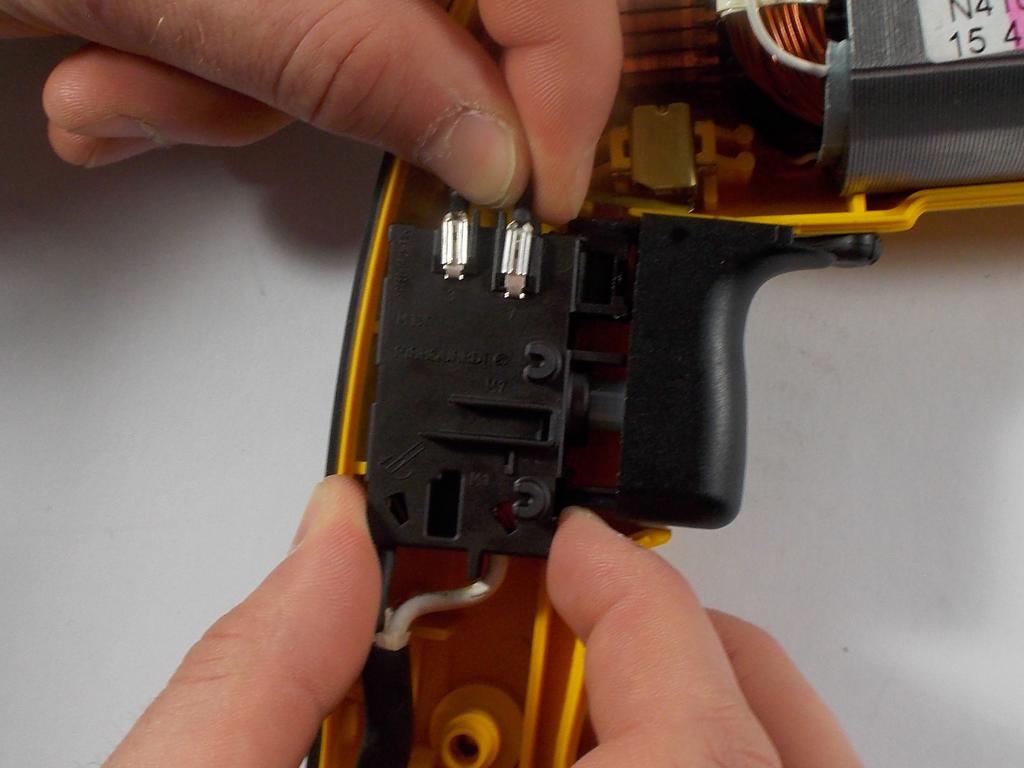 Step 3 The power cord and the trigger act as a single part and must be replaced