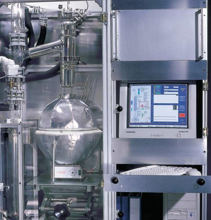 For laboratories with less height, the oversized main condenser can be reclined, without loss of performance.