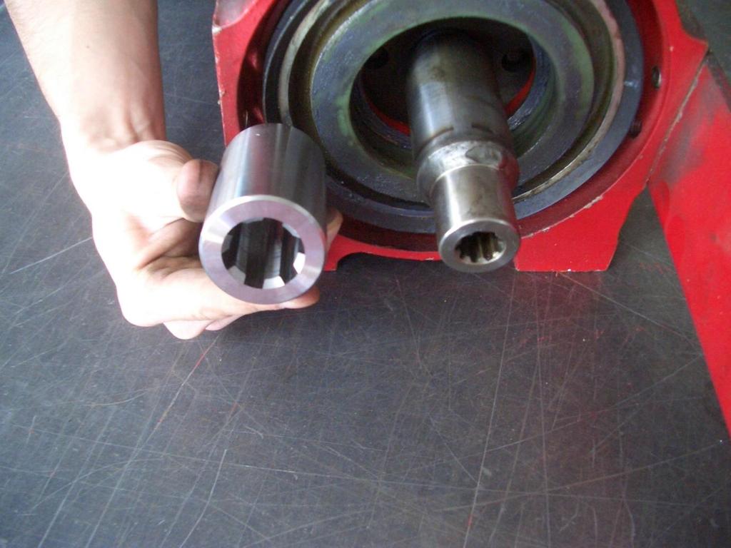 COUPLING Connect the winch main shaft to the hydraulic motor shaft. It has to withstand the motor torque transmitted to the winch main shaft.