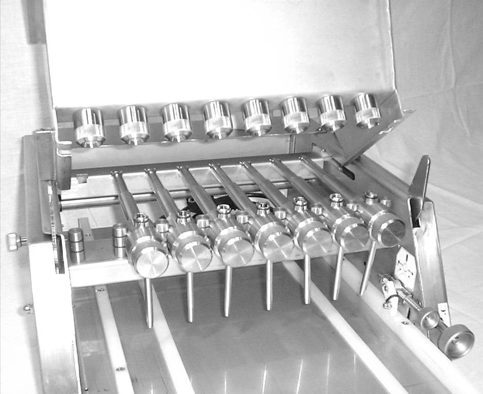 sleeve slightly with e.g. Palminsoft. Fig. 3 Fig. 4 Insert piston unit in basic machine Place container on basic machine 1 2 1 2 Bolt O - rings 01.09.