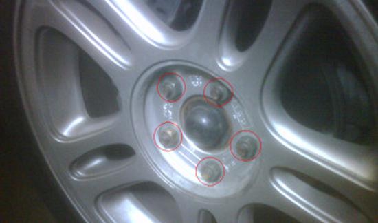 Installation 1. Break the five lug nuts loose on each of the front wheels with the breaker bar and 21mm socket. Warning!