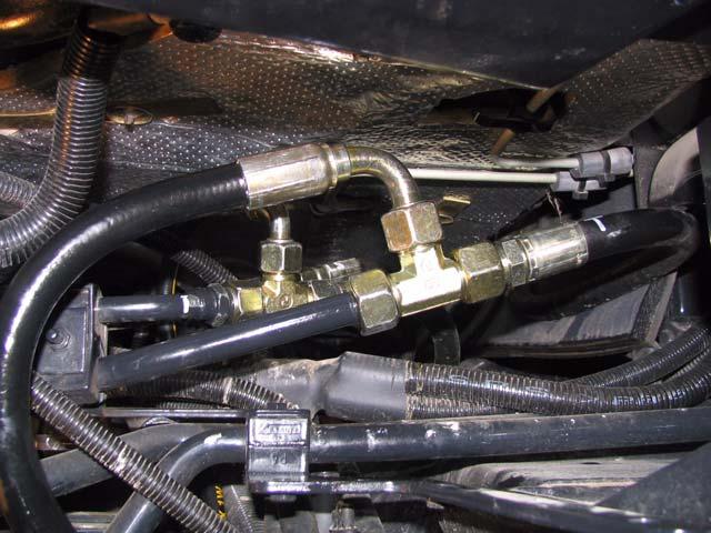 pressure line (P) return line (T) Install a tee adapter to the pressure line and connect the AutoFarm pressure hose to