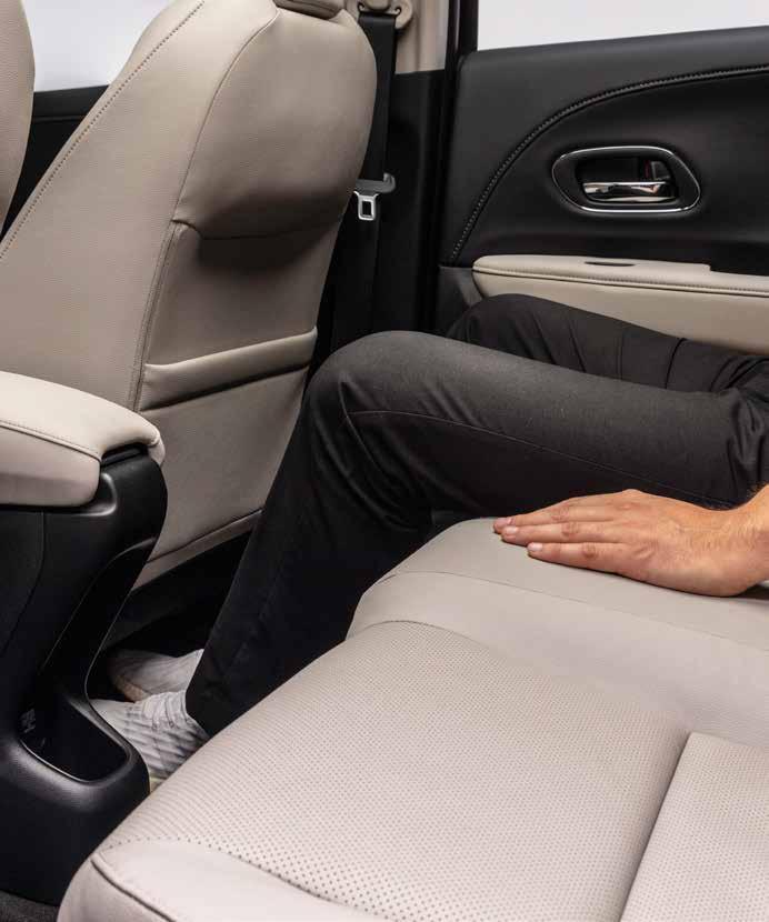 MORE ROOM FOR WHAT MATTERS Generous cargo space becomes even roomier with the fold-flat rear seats and extended luggage compartment.