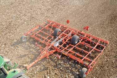 TILLAGE & SEEDING 1 2 PROLANDER 7500 7.5MTR Ideal for multiple operations, from shallow stubble cultivation (second pass) to seedbed preparation.