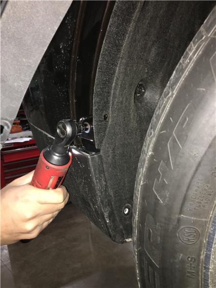 Inside wheel well trim remove (1)