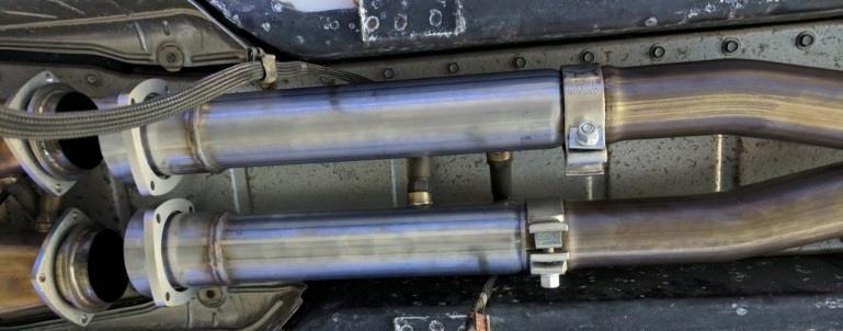 Use socket head bolts and nuts to secure mufflers to the outlet of the X-Pipe.