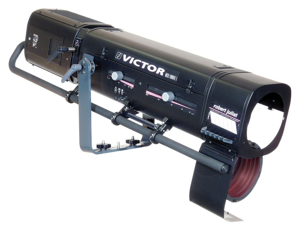 f Victor - 1159C Compact - 1800 W MSR Type: Followspot Source: 1800 W MSR PSU: Electronic - hot restrike Optics: 7 to 14,5 zoom Standard: 208 V North american Followspot Compact but so powerful With