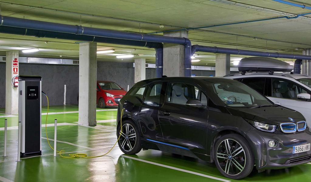 Charging in indoor and outdoor parking facilities EVPark EVPark is Circontrol s solution for Electric Vehicle (EV) charging in indoor and outdoor parking facilities.