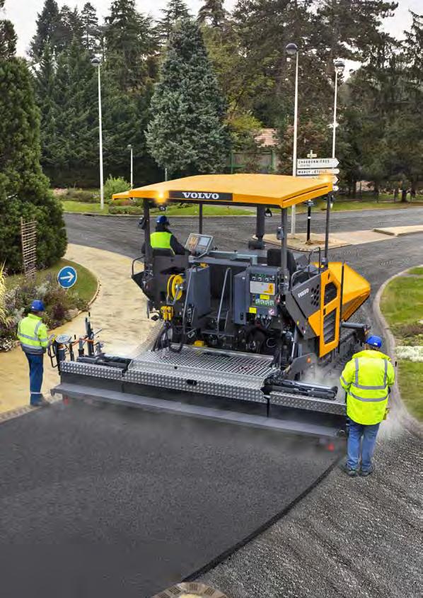 Precise control The simple, easy to use control dial on the control panel directs the electro-hydraulic system to deliver unsurpassed paving control