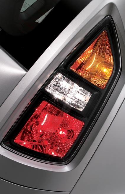 Black bezel headlamps The Soul s exceptionally distinctive black bezel headlamps give the car a cool, high-tech look.