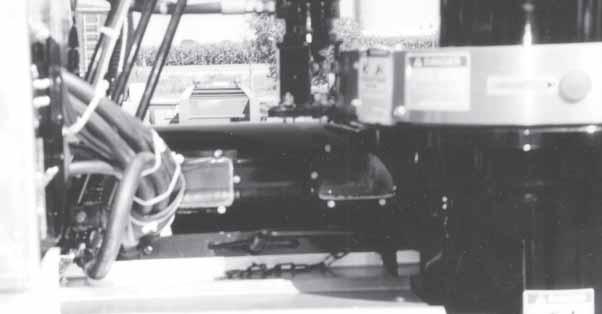 NOTE Watch pressure on air unload system gauge. Fig. 4-32 CONTROLS k. Increase the speed of the trough conveyor until the material starts to back up in the sight glasses.