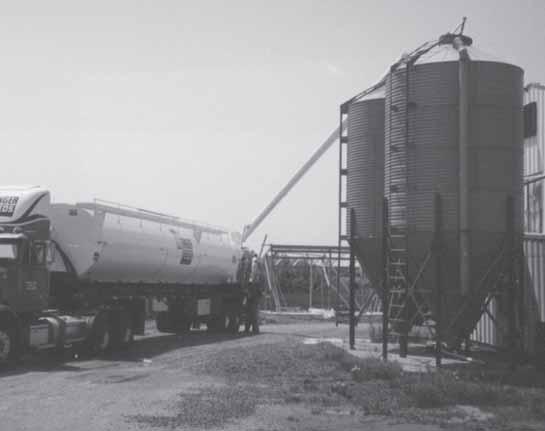 Empty the rear tank first when unloading. The empty tank will allow excess material to fill in if required as other compartments empty. Fig. 4-40 REAR TANK d.