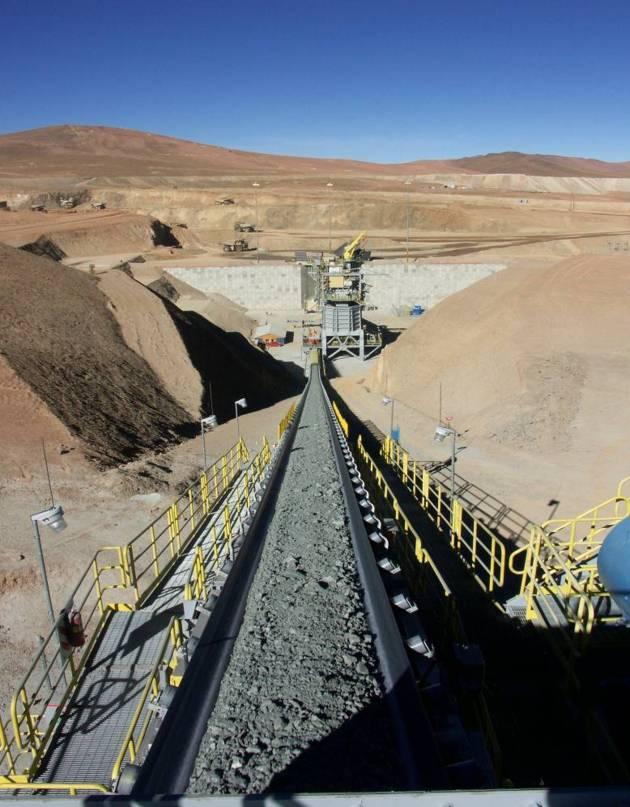 Highly inclined uphill conveyor Starting torque boost Collahuasi/ Chile Overland conveyor system with semi-mobile crushing station Copper mine, Chile, 4,500 m above MSL OEM: ThyssenKrupp Robins Inc.