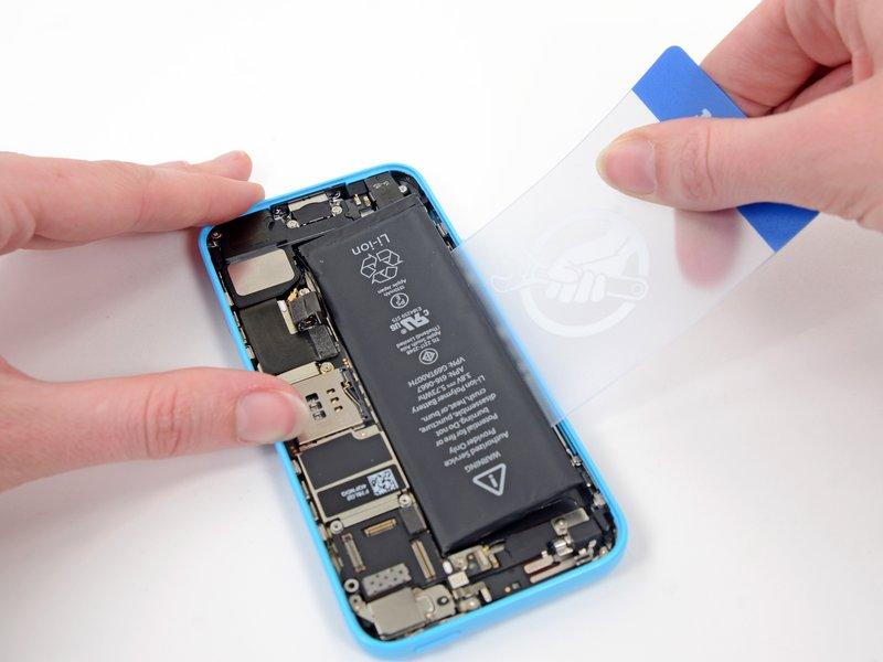 Slide the card from the top of the battery to the bottom, pushing toward the edge of the case.