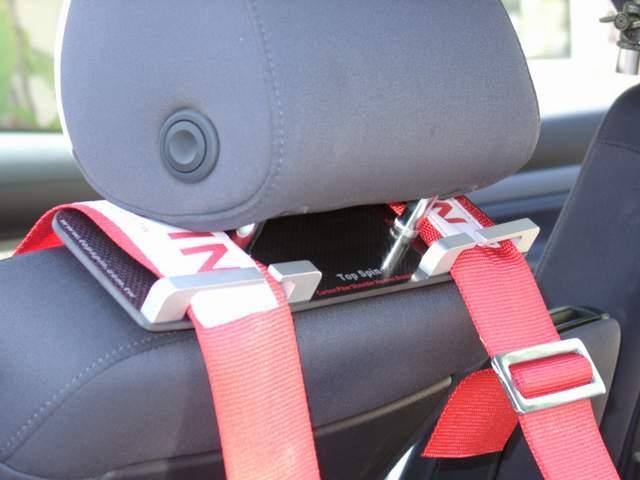 Step 7: Installing shoulder belts Slide the belts into the harness bracket through the