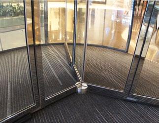 METAXDOOR GRA is designed specially for entrances with high pedestrian traffic.
