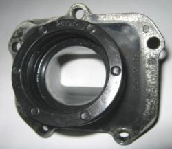 Inlet System 10.6.1 Inlet manifold is marked with the name "ROTAX" and the identification code "267 915". 10.6.2 Some factory flash removal may be present at the conjunction of the inside contour and the carburettor stop mounting face.