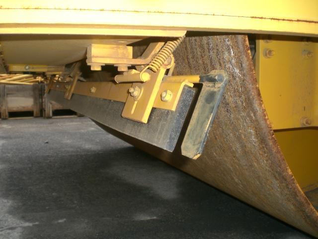 Scrapers Scrapers on asphalt machines are plastic. Mounting holes are slotted to allow adjustment for wear.