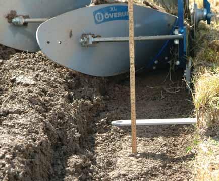 Shallow ploughing with a working depth of 11 cm Shallow ploughing With Överum XL The ploughs of