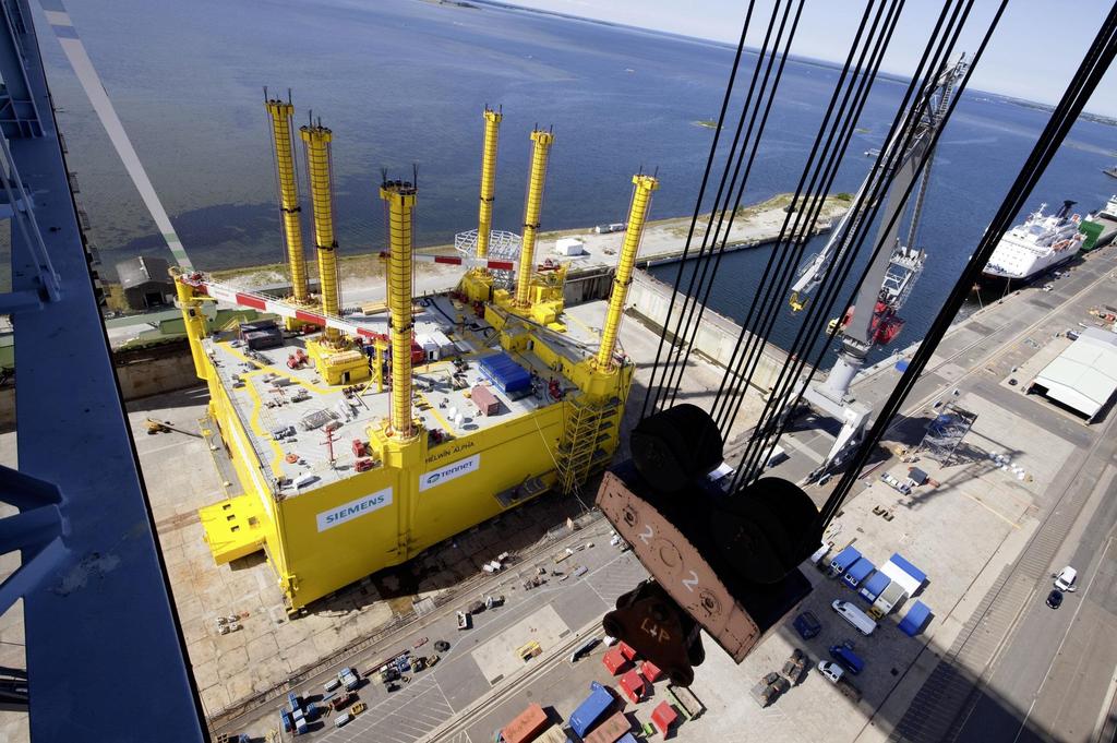 Platforms with unmatched dimensions: HelWin1 from Shipyard to Offshore Three tugboats were needed to tow the converter platform, weighing 12,000 tons,