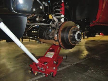 clip. Support front axle with
