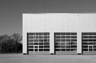 APU F42, APU F42 Thermo, APU 67 Thermo Glazed aluminium doors with steel bottom section Workshops Matching glazing division for doors with and without wicket doors Commercial buildings and warehouses