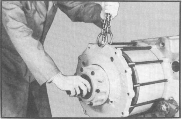 VII. TRANSFER CASE ASSEMBLY 2.26 Tap differential housing into rear face plate and against o- ring. (See fig. 133.) Fig.