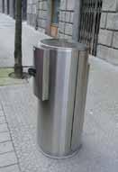 The Doggy has an aperture with a steel flap on a secure metal chute. This ensures the hygienic disposal of the dog waste, diminishes smell and prevents the contents from displaying when using the bin.