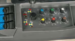 You have everything under control with the buttons on the comfortable multi-function joystick: Rear power lift, control valves, cruise control and speed control.