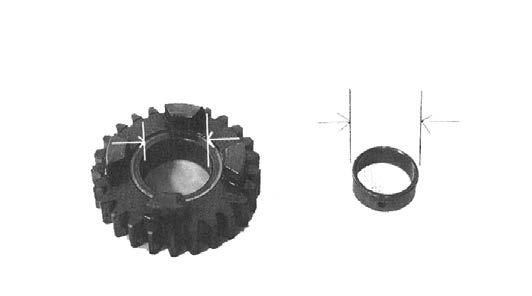 TRANSMISSION GEARS/ CRANKSHAFT REMOVAL Remove the transmission main shaft and countershaft from the right crankcase.