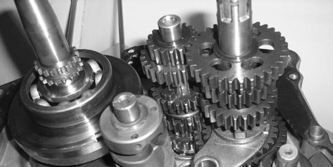 GEAR/SHAFT COLLAR INSPECTION Check each gear and gear teeth for wear, damage, or poor lubrication. Measure each gear I.D. Main shaft 4th/5th gear: 20.
