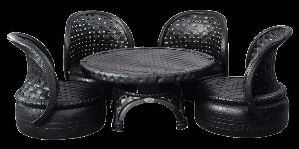 BLACK TYRE SETS BLACK TYRE SETS Retyred ORIGINAL impresses with round forms in its design, sensationally comfortable chairs