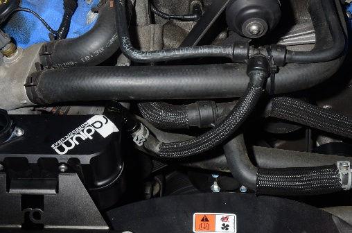 31 Hose cutter Cut the OEM small coolant hose in the same location as shown in the picture.
