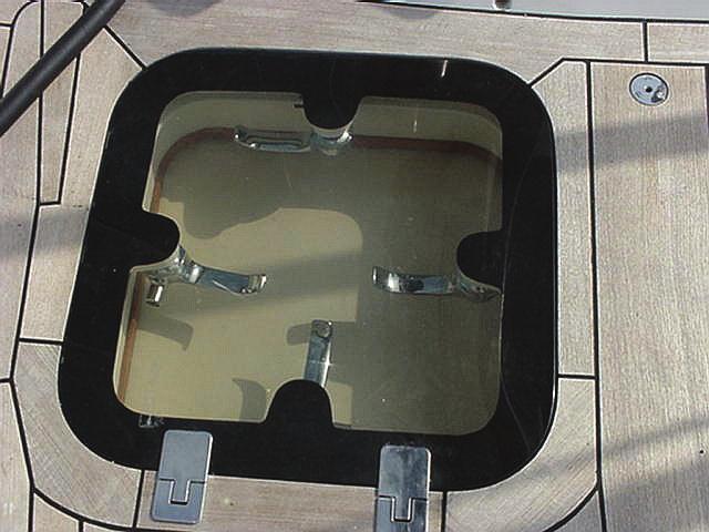 (avail) Photos PREMIUM DUTY LENS HATCH DESIGN FEATURES Layout 1 Panel Features Coaming FREEMAN MARINE custom fabricated lens panel hatches offer a wide range of options to meet virtually any