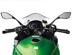 This allows the total clutch spring load to be reduced, resulting in a lighter clutch lever pull when operating the clutch.