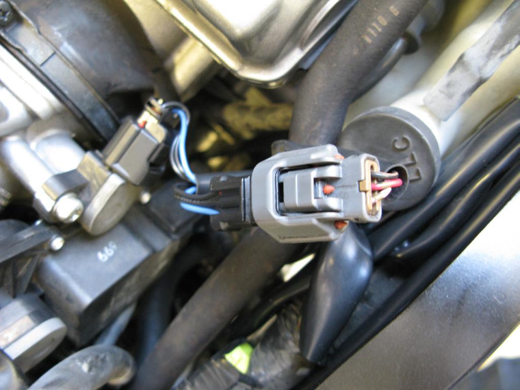 Disconnect the factory GPS connectors and connect the Bazzaz GPS connectors in-line with the factory connectors.