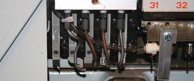 The unique flange attachment system enables an additional one to three tool spaces to be used on a single tool block. This considerably increases the tool capacity of the machine.