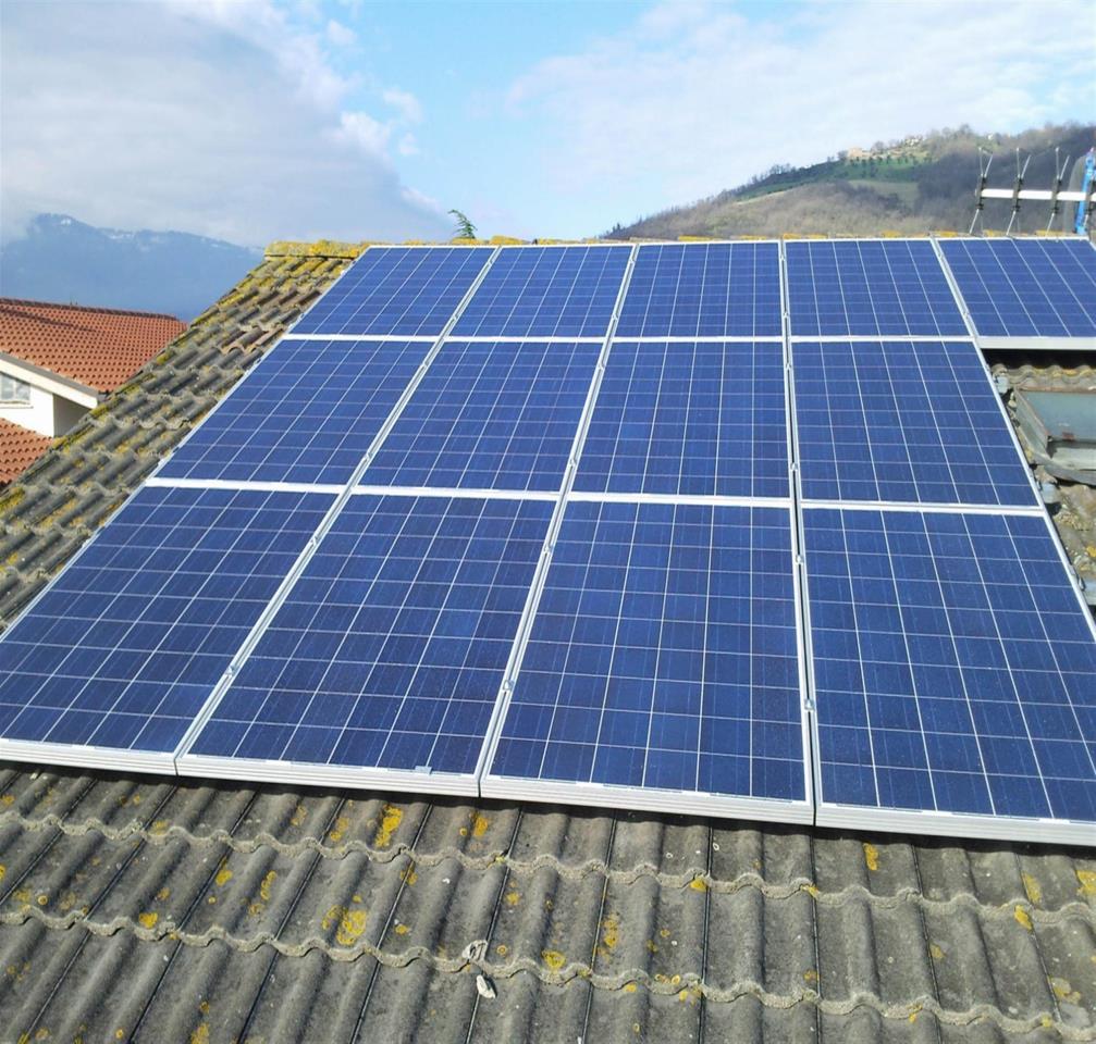 PROJECTS Italy 5.57KWp 工程案例 意大利 5.57KWp System Site: Italy System Size:5.