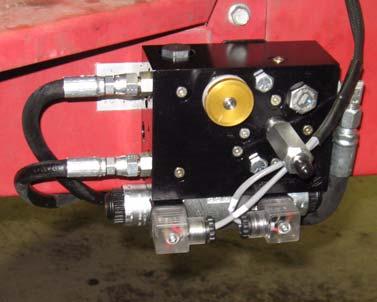 10. Verify operation and set the automated steering control rate. During tests of the hydraulic response, the tractor may move unexpectedly. Be prepared for machine movement to avoid injury.