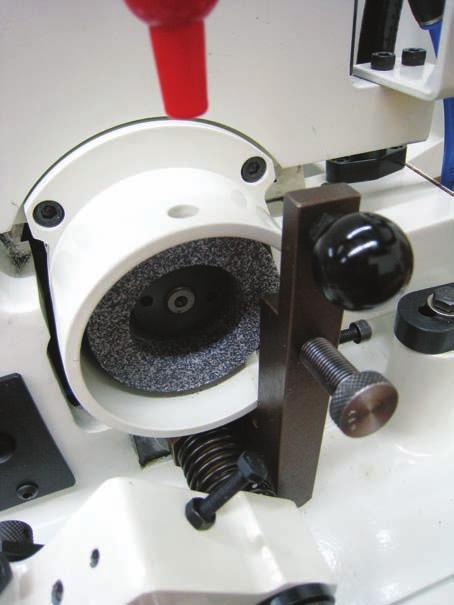 Grinding Wheels The VR7 is supplied standard with vitrified wheels, grinding