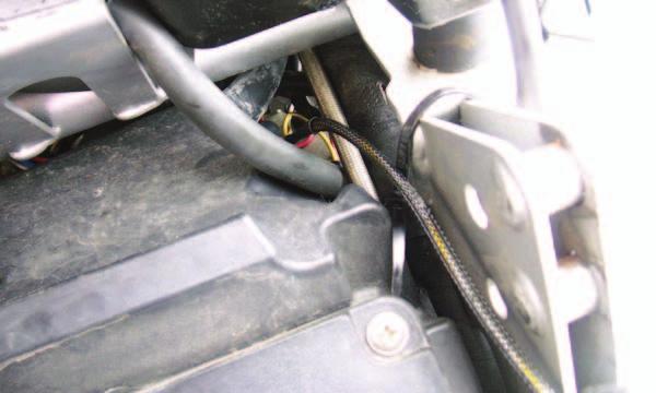 E 7 Route the YELLOW wires of the PCV to the RH throttle body.