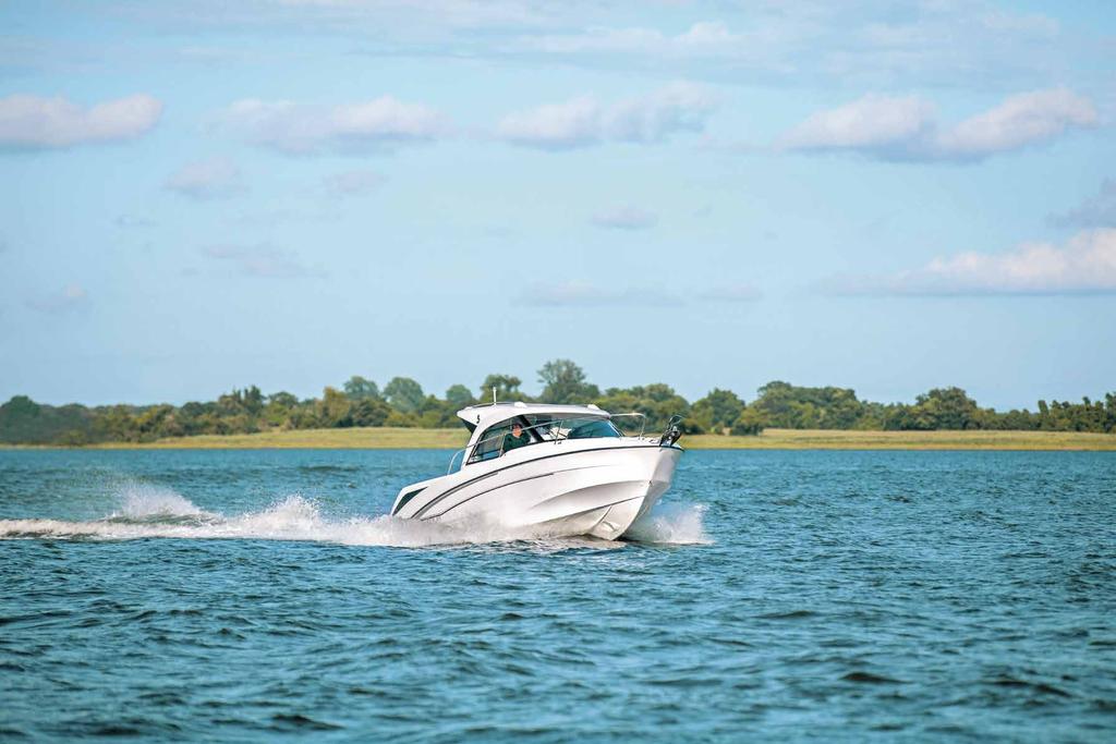 THE ANTARES 21 S INNOVATIVE FLARED-HULL BOASTS SAFETY AND OUTSTANDING SEAKEEPING, OFFERING WONDERFUL DRIVING SENSATIONS.