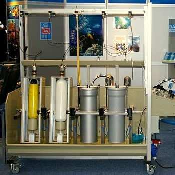 Pressure test station, mobile with 2 test devices for steel cylinders with volumes of 4 l, 6 l and 7 l respectively with 2 test devices for composite cylinders up to 9 l in volume Test