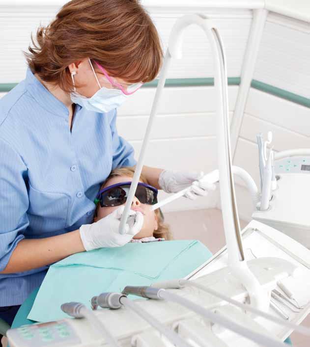 Everything within reach Instruments, trays, suction head, and cuspidor are all easy to reach and adjustable according to the needs of the dentist, the patient and the
